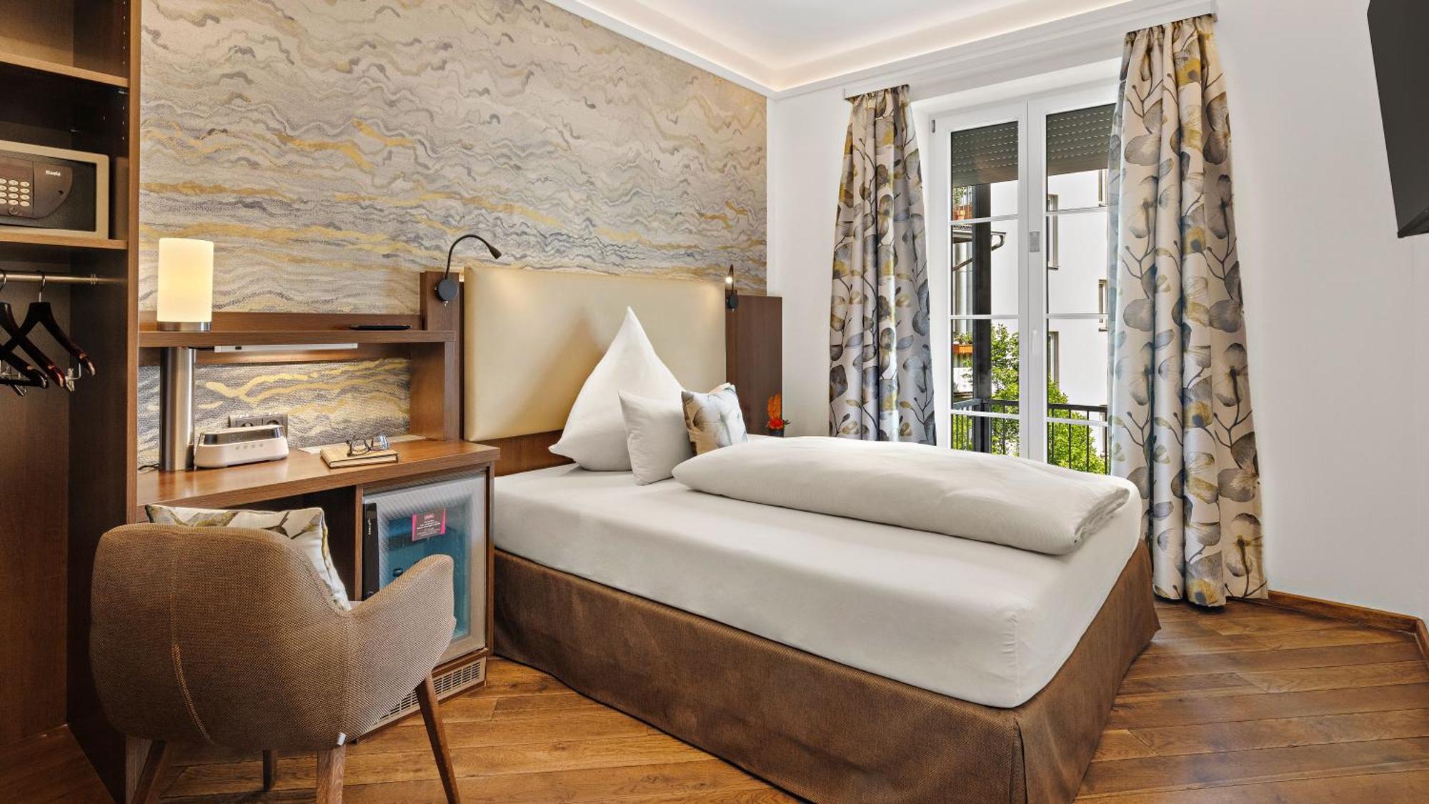 Hotel Deutsche Eiche Мюнхен Екстериор снимка