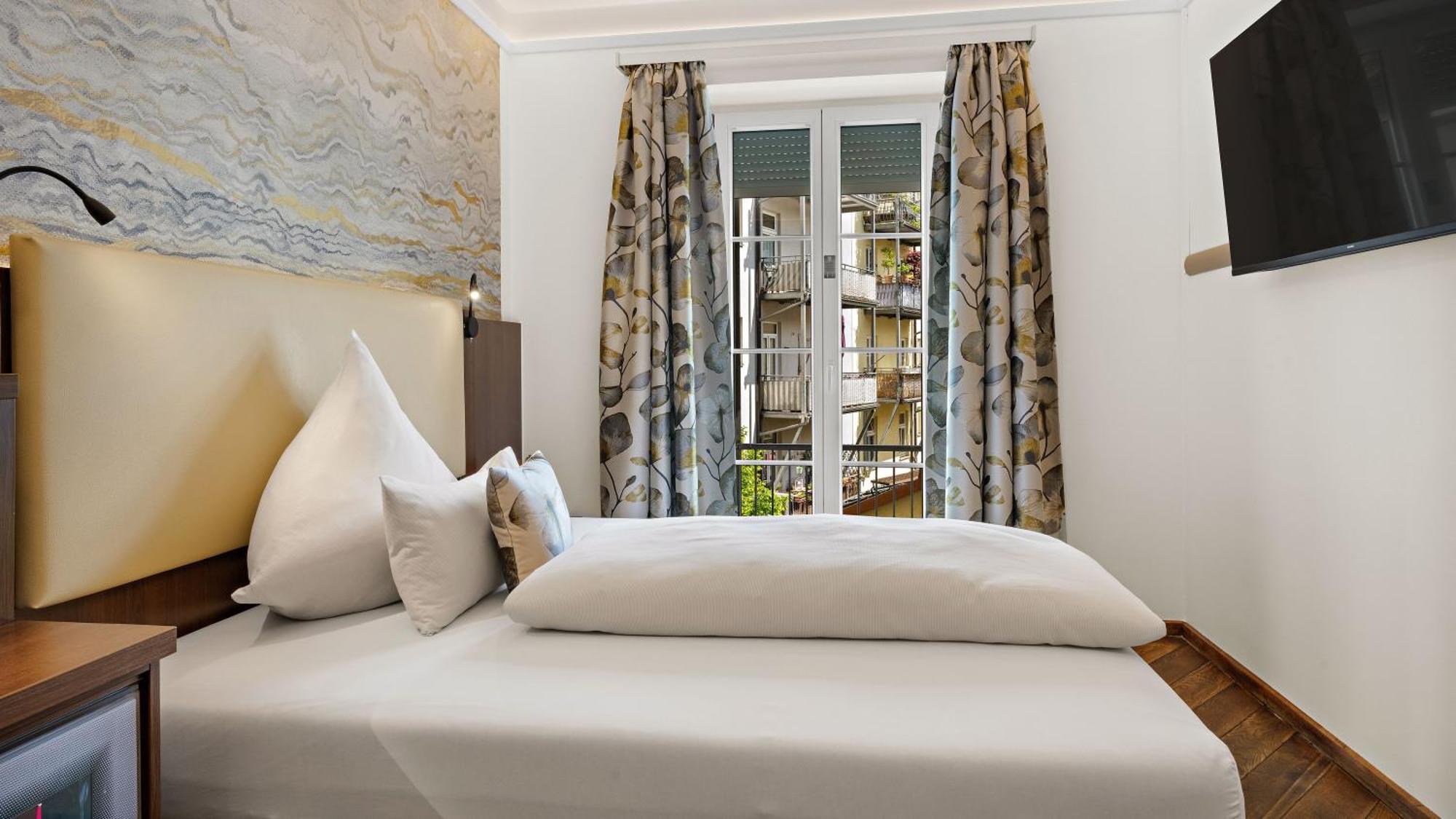 Hotel Deutsche Eiche Мюнхен Екстериор снимка