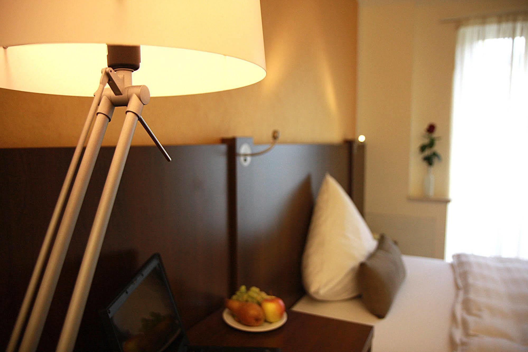 Hotel Deutsche Eiche Мюнхен Екстериор снимка